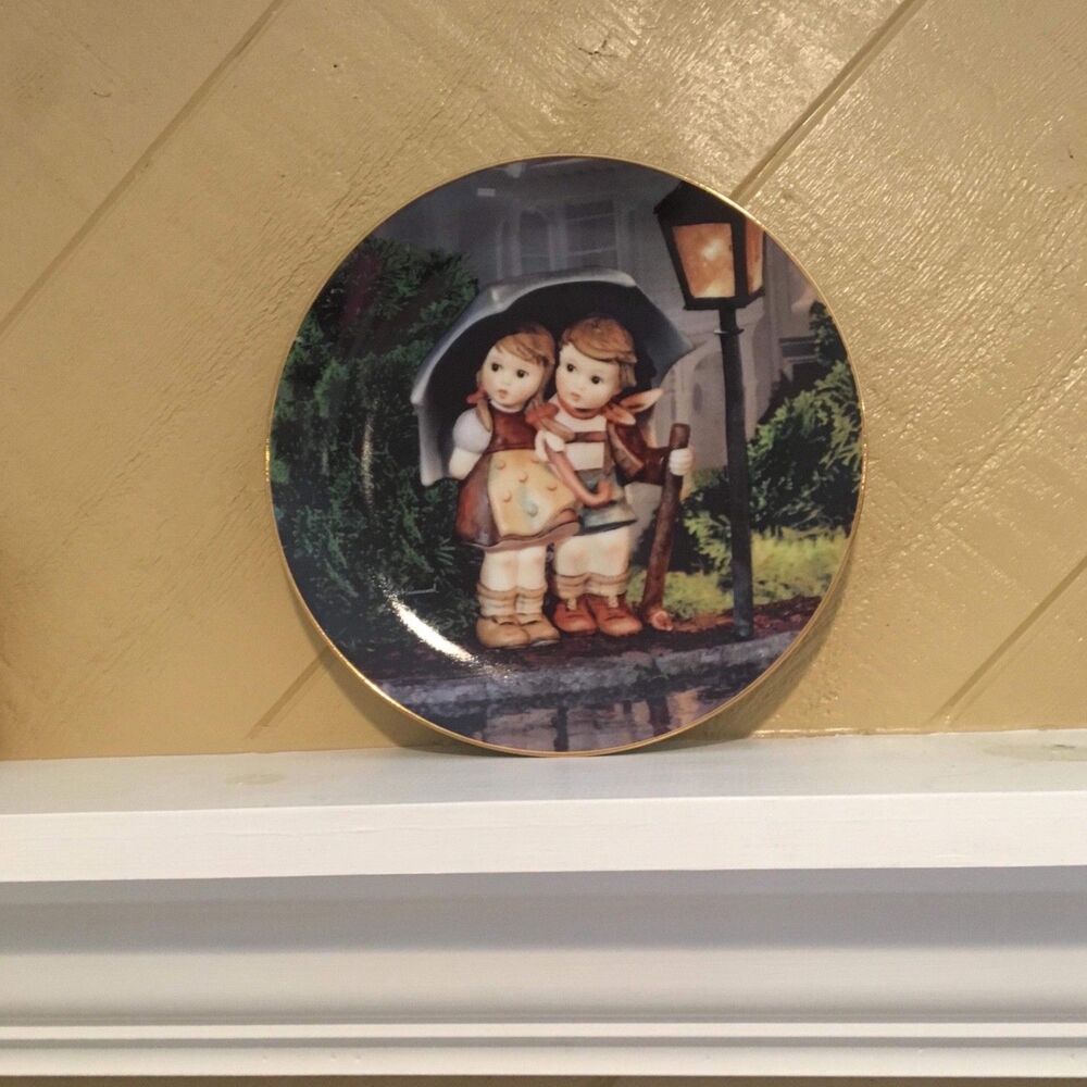 M.J Hummel Plate Stormy Weather Plate Little Companions, Limitted Edition 1989